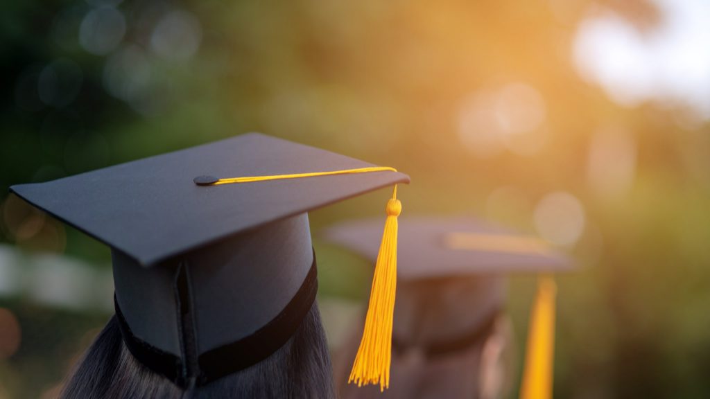 congratulations-graduation-messages-to-a-friend-teal-smiles